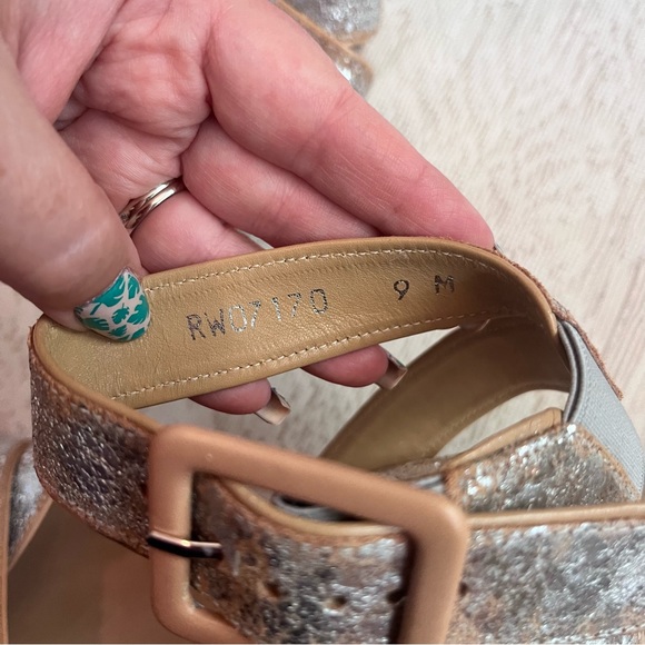 Stuart Weitzman Annex Penny cracked metallic ankle wedges - Picture 7 of 11